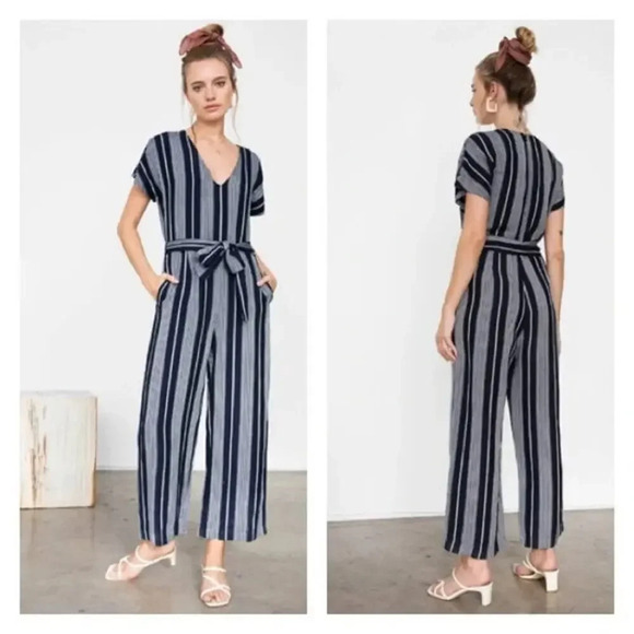RAILS Angela Mediterranean Stripe Jumpsuit Navy Blue Linen V-Neck Size Medium - Picture 1 of 9